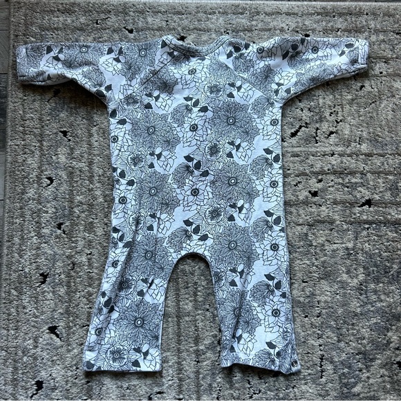 kate Quinn 3-6 month one piece - Picture 2 of 4